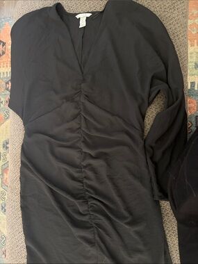 H&M Black V-Neck Ruched Long Sleeve Dress